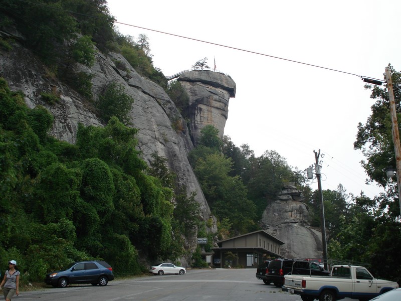 Chimney Rock State Park, North Carolina. (Буквально, "камень - дымовая труба").